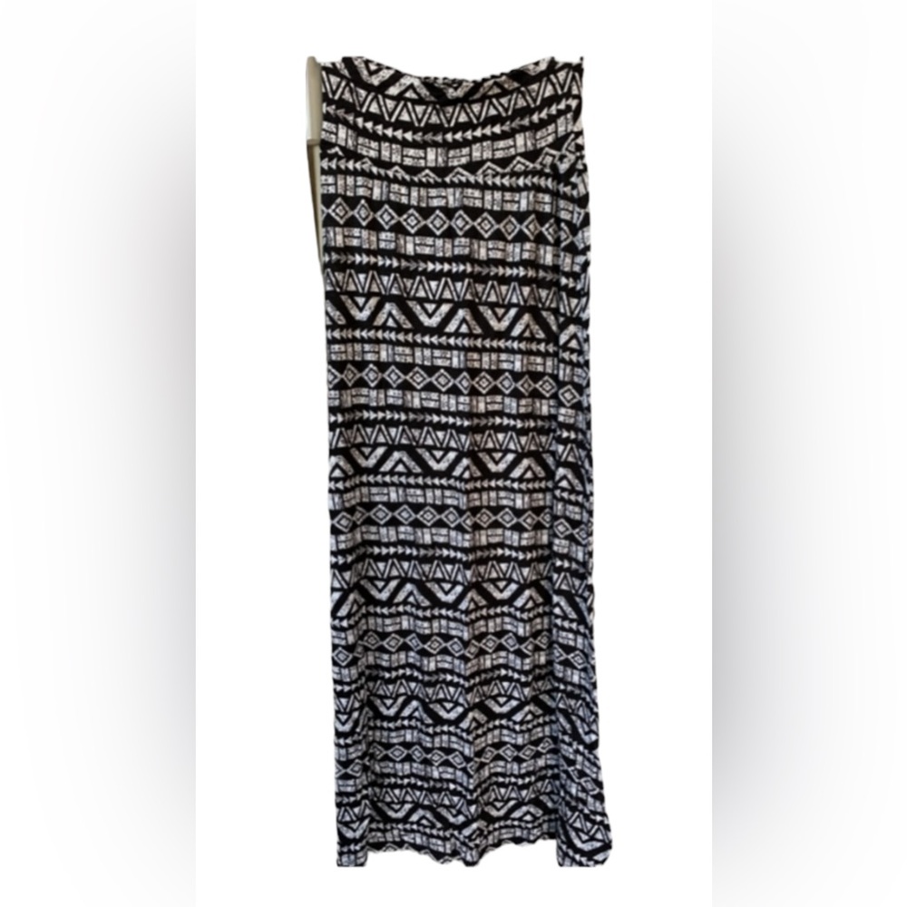 Kirious Long Maxi Black&White Printed Skirt NWOT Size S
